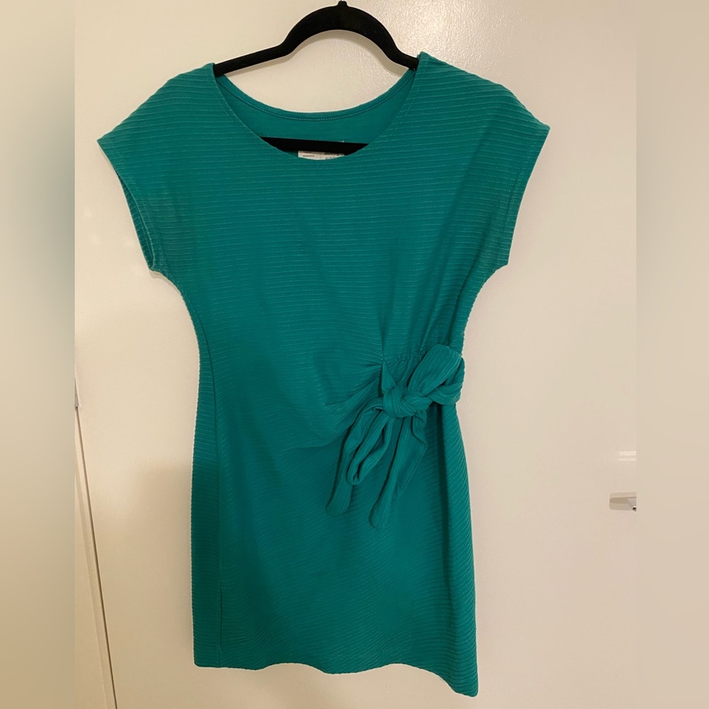 Short sleeve dress with bow tie in front
